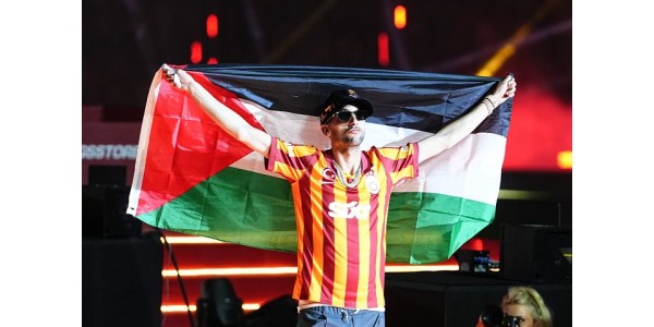 Hakim Ziyech, en fremragende spiller fra Midtøsten, heier for staten Palestina